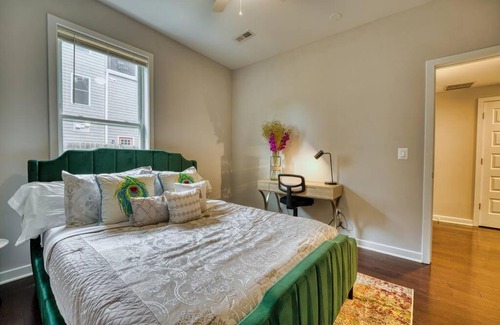 Fairlawn Apartamento | Stylish 2-Bedroom/2Bath Hideaway