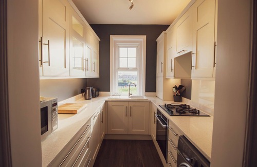Seaford Apartamento | Stylish 2 bedroom apartment with full modern amenities.