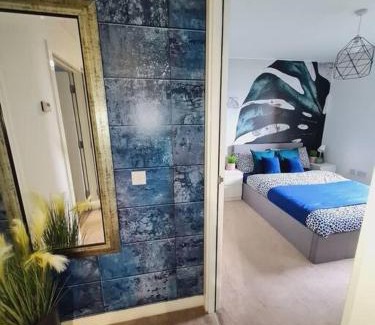 East End Apartamento | Stylish 2 bedroom Apartment/FREE Gated Parking