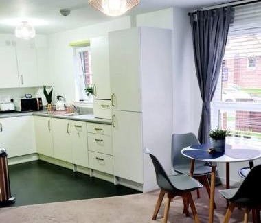 East End Apartamento | Stylish 2 bedroom Apartment/FREE Gated Parking