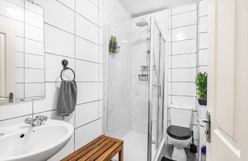 Tooting Apartamento | Stylish 2-Bedroom Apartment SW17 London 5 Guests