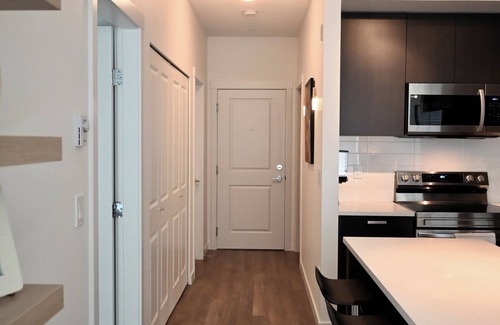 Fleetwood Apartamento | Stylish 2-Bedroom Condo Premium Comfort, Central Location sleeps 4
