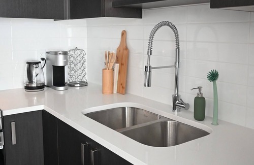 Fleetwood Apartamento | Stylish 2-Bedroom Condo Premium Comfort, Central Location sleeps 4