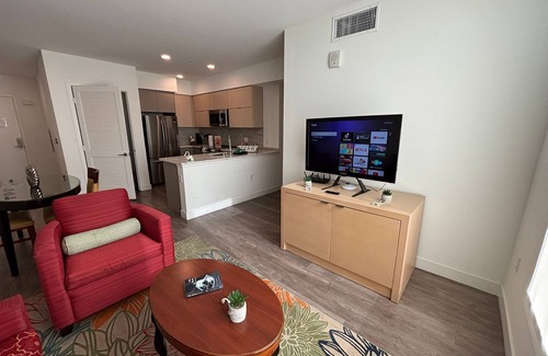 Koreatown Hotel | Stylish 2-Bedroom Deluxe Apart-Hotel in the Heart of Koreatown