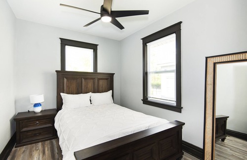 Tower Grove South Casa | Stylish 2-bedroom home with free parking on street