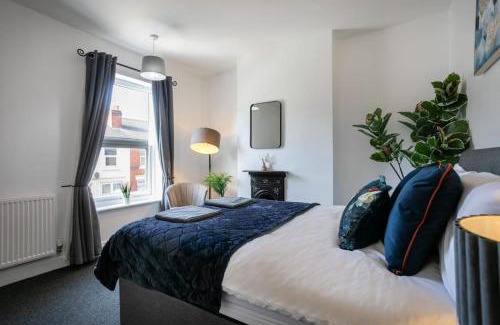 Derby Apartamento | Stylish 2 Bedroom Home with Free on Street Parking