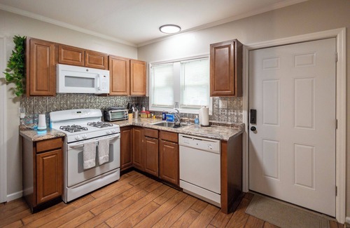 Dover Apartamento | Stylish 2 Bedroom, Pet friendly w/fenced-in yard, Laundry, Private Entrance