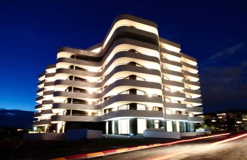 Ilidza Apartamento | Stylish 2-Bedroom Sarajevo Retreat: Private Baths & Panoramic Views