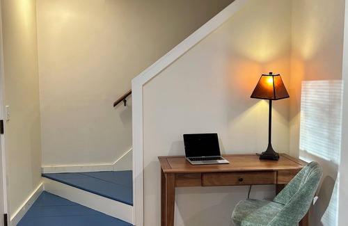 Bernardston Casa | Stylish 2-bedroom townhome with WiFi, AC near private schools.