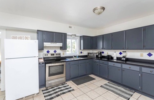 Waynesboro Apartamento | Stylish 2 Bedroom Unit-Convenient Downtown walkable location, Close to 151, Blue Ridge Parkway, Brew