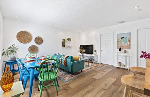 Sailboat Bend Casa | Stylish 2 BR condo - close to Riverwalk