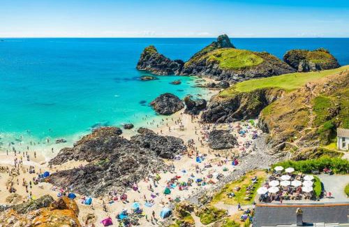 Paul Casa | Stylish 2-BR cottage near Mousehole - garden and and parking