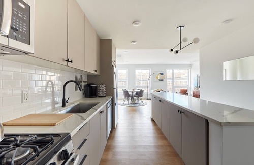Hoboken Apartamento | Stylish 2 BR w/roof deck access - mins to NYC