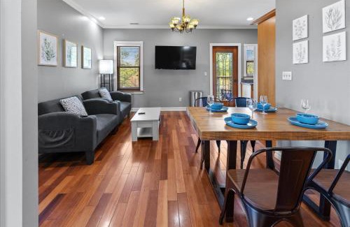 Holy Cross Casa | Stylish 2-Story Retreat w Balcony & Parking