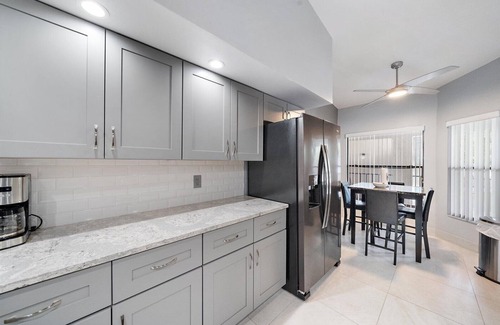 South Bradenton Condominio | Stylish 2B-2B Condo near AMI, Beaches & IMG