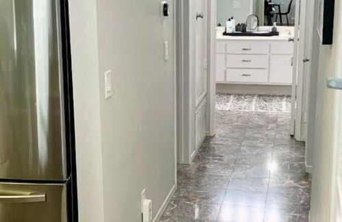 Valencia Condominio | Stylish 2bd/2ba condo 4 miles from Six Flags! Sleeps 6