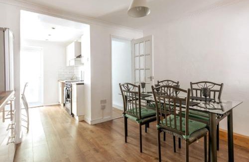 Dover Casa | Stylish 2BD Family Hideaway in Dover