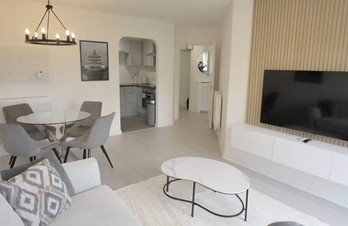 Eastleigh Apartamento | Stylish 2BD Perfect for Couples Eastleigh