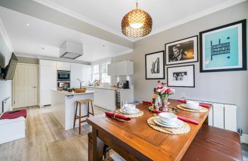 West Brompton Casa | Stylish 2Bed 2 Bath House with Balcony