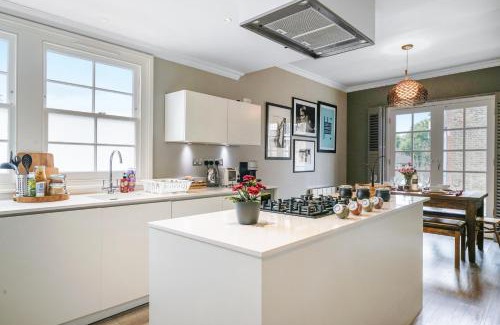 West Brompton Casa | Stylish 2Bed 2 Bath House with Balcony