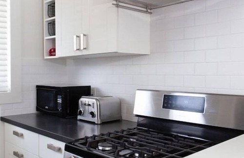 Carlson Park Casa | Casa moderna y soleada casa de campo en la ciudad de Culver
