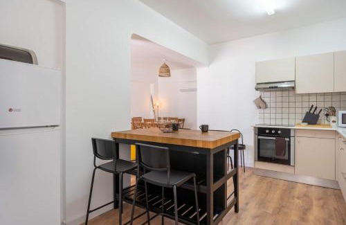 Skala Apartamento | Stylish 2BR Apartment with Rooftop Pool in Mackenzie