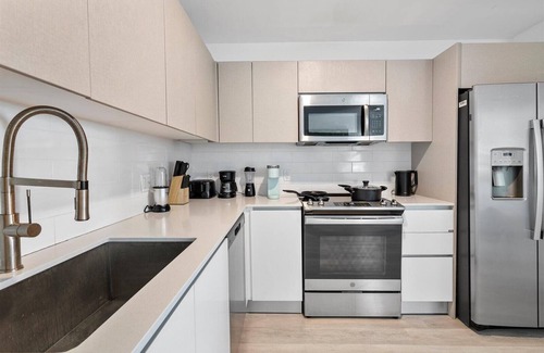 Ojus Apartamento | Stylish 2BR Apt in Aventura with Pool & BBQ
