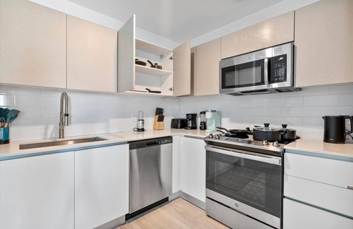 Ojus Apartamento | Stylish 2BR Apt in Aventura with Pool & BBQ