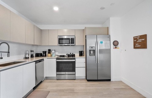Ojus Apartamento | Stylish 2BR Apt in Aventura with Pool & BBQ