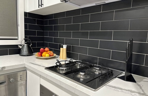 Preston Apartamento | Stylish 2BR – Close to CBD, Airport + Car Park