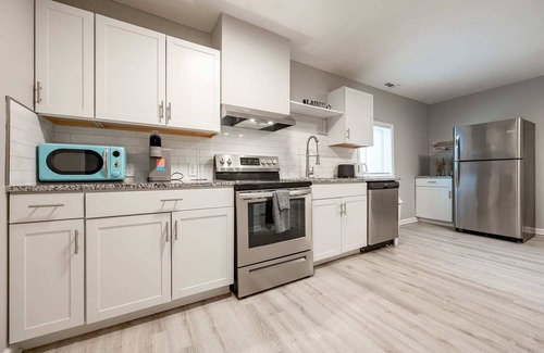 Near Eastside Casa | Stylish 2BR Cottage | Free Parking | Near Mass Ave
