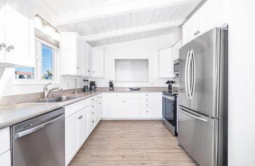 Balboa Peninsula Casa | Stylish 2Br Cottage W Large Patio One House From Beach By Beachview Rentals