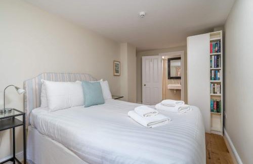 Pimlico Apartamento | Stylish 2BR Flat with Garden Near Buckingham Palace