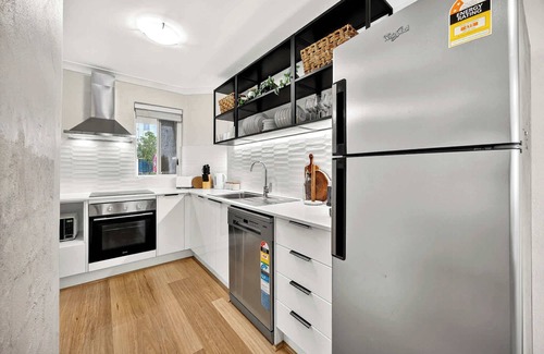 Fremantle Apartamento | Stylish 2BR Fremantle Apartment with Pool Access