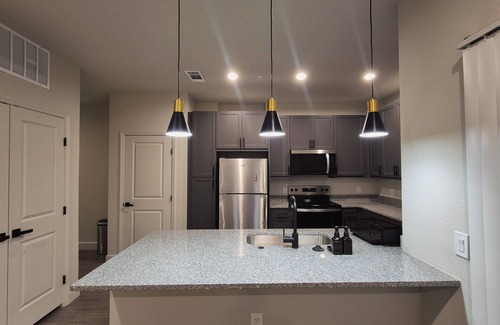 Mission Glen Estates Apartamento | Stylish 2BR Gem in Gated Complex Near Sugar Land