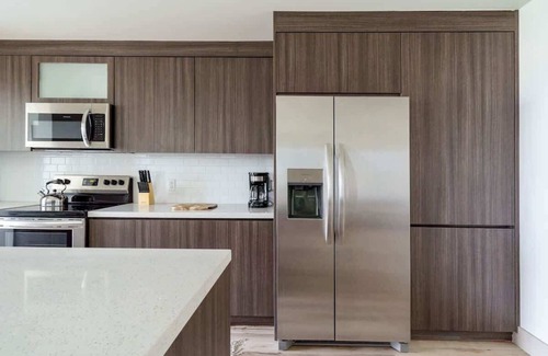 Parkside Apartamento | Stylish 2BR Hollywood Condo - Workspace & Parking