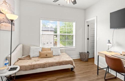 Fayetteville Casa | Stylish 2BR Home Near University of Arkansas