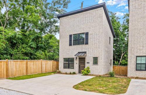 Fayetteville Casa | Stylish 2BR Home Near University of Arkansas
