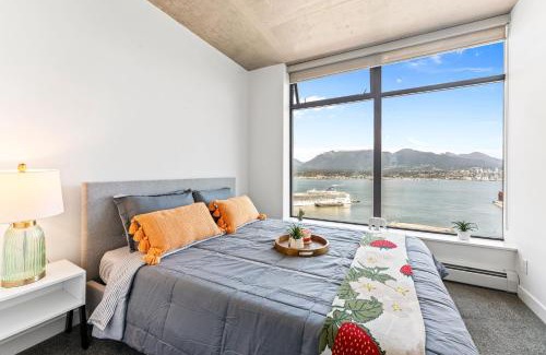 Gastown Apartamento | Stylish 2BR Loft in Historic Gastown with Mountain Views