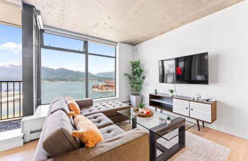 Gastown Apartamento | Stylish 2BR Loft in Historic Gastown with Mountain Views