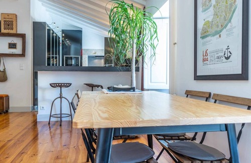 Sao Jose Apartamento | Stylish 2BR Loft w/Views Av. Liberdade & Metro