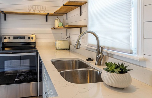 Greenwood Casa | Stylish 2BR n Old Town Greenwood