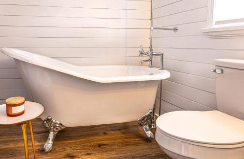 Greenwood Casa | Stylish 2BR n Old Town Greenwood