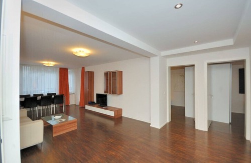 Seefeld Apartamento | Stylish 2BR near lake - Flower 3