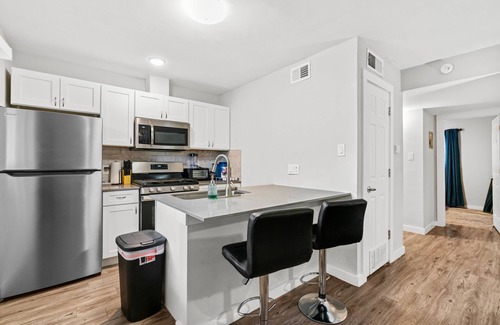 Highland Apartamento | Stylish 2BR Near UT Highland Evonify