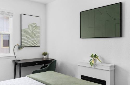 South Lamar Apartamento | Stylish 2BR Oasis with Private Patio - Sleeps 8