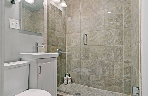 Boystown Apartamento | 2BR Live in Style Designer Apt in Festive Boystown