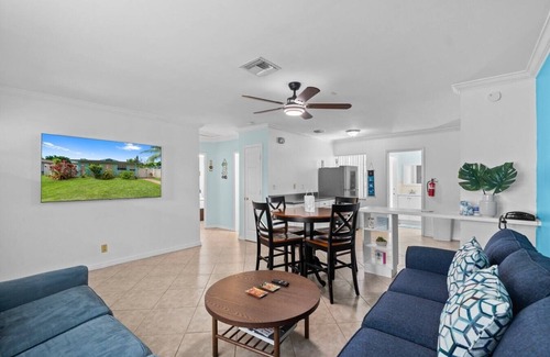Downtown Fort Lauderdale Casa | Stylish 2BR Retreat Near Beach and Las Olas -CS51