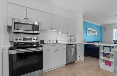 Downtown Fort Lauderdale Casa | Stylish 2BR Retreat Near Beach and Las Olas -CS51