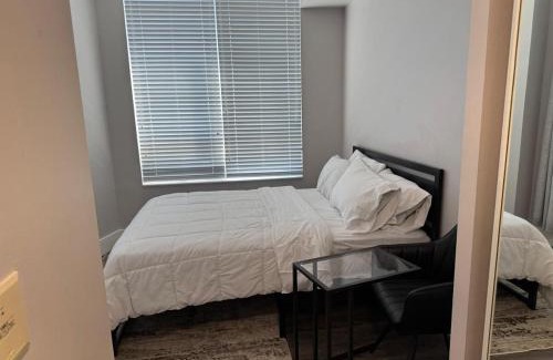 Downtown Mississauga Apartamento | Stylish 2BR Suite by Square One